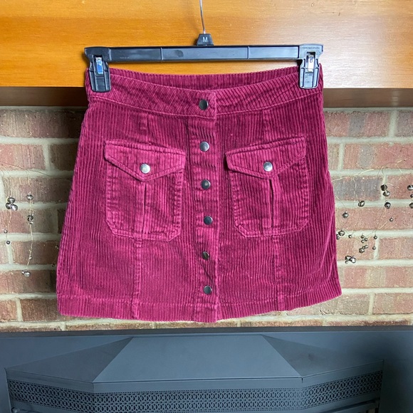 🟢3/$15 Maroon Corduroy Mini-Skirt Center Snap, Size M - Picture 1 of 6